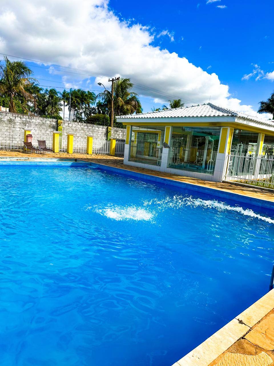 Piscina e área de lazer